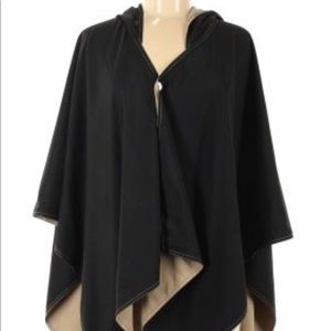 Rainrap. Water repellant wrap with hood